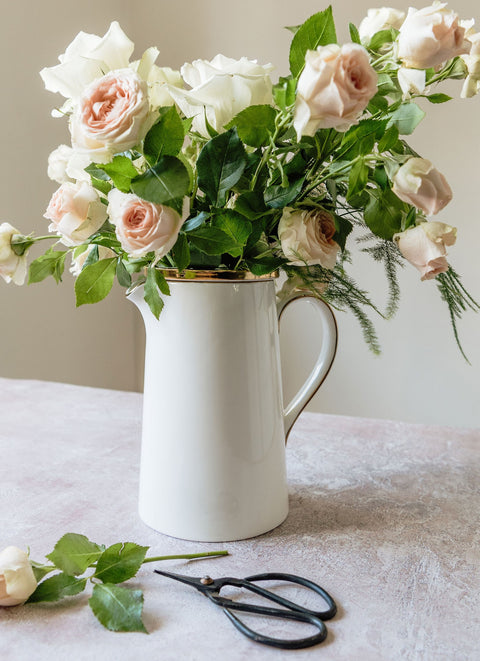 White with gold edge Halliesphere & Jug Gift Set